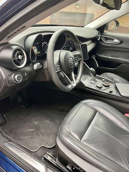 2018 Alfa Romeo Giulia - Image 13 of 19
