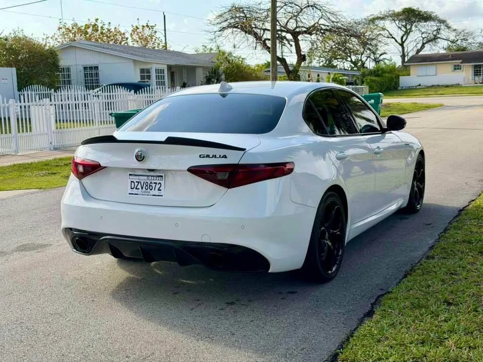 2018 Alfa Romeo Giulia - Image 6 of 17