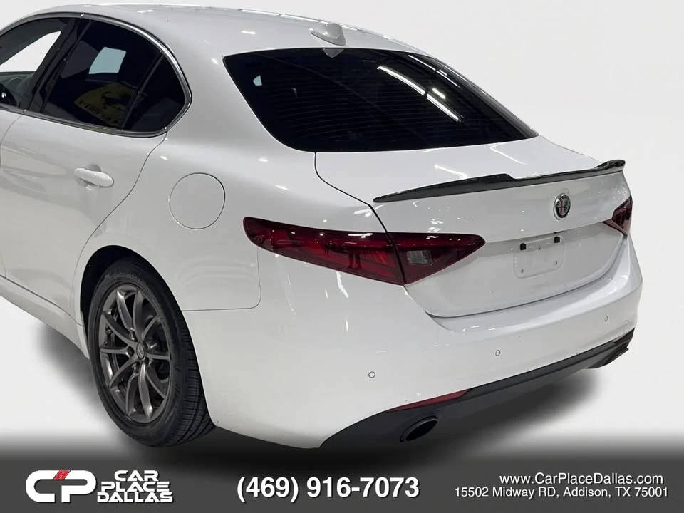 2018 Alfa Romeo Giulia - Image 8 of 19