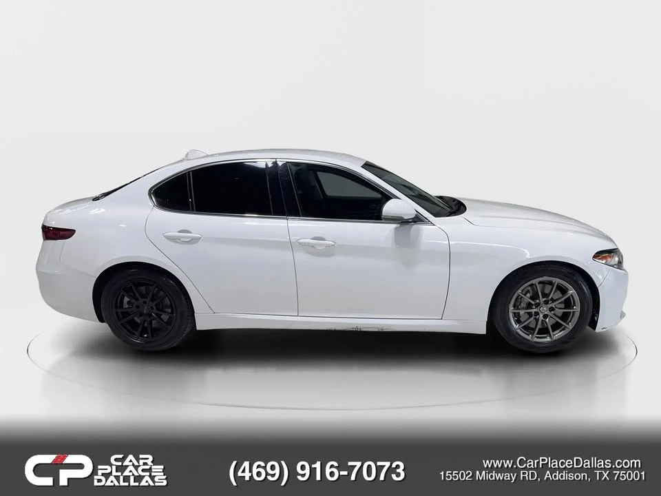 2018 Alfa Romeo Giulia - Image 13 of 19