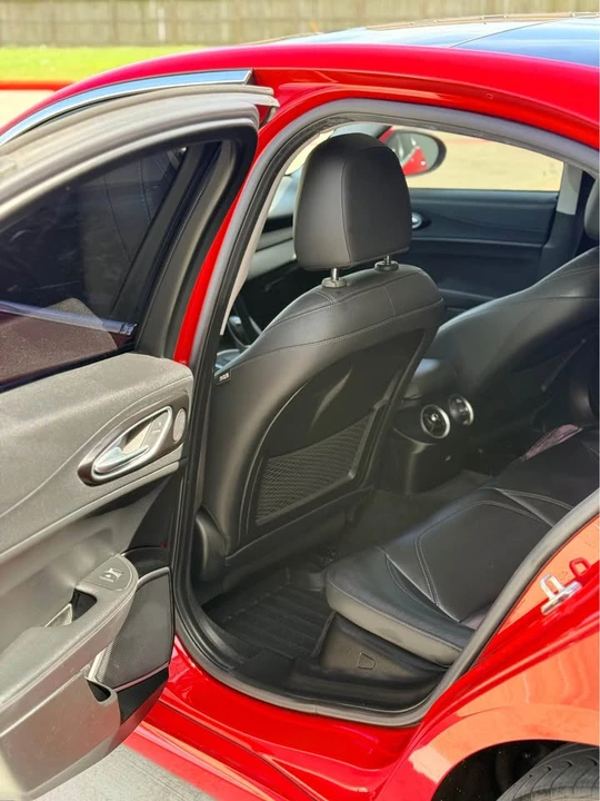2018 Alfa Romeo Giulia - Image 6 of 8