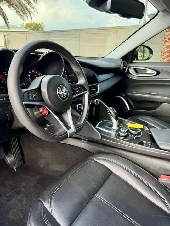 2018 Alfa Romeo Giulia - Image 8 of 17