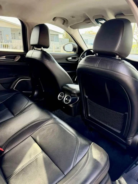 2018 Alfa Romeo Giulia - Image 14 of 17