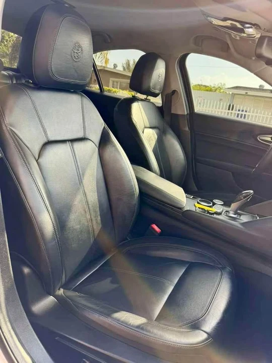 2018 Alfa Romeo Giulia - Image 15 of 17