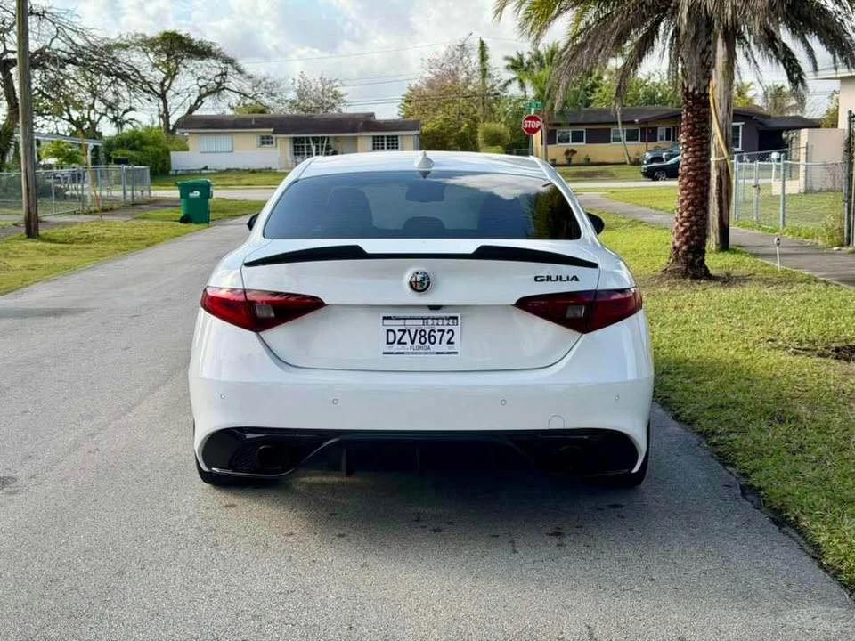 2018 Alfa Romeo Giulia - Image 5 of 17