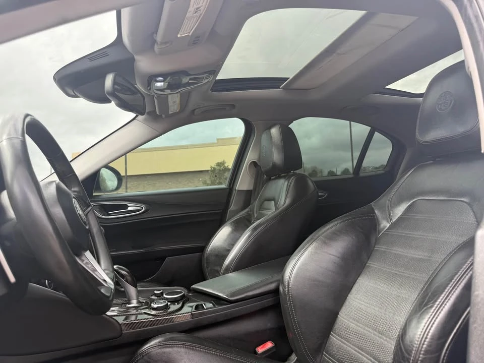 2018 Alfa Romeo Giulia - Image 11 of 12