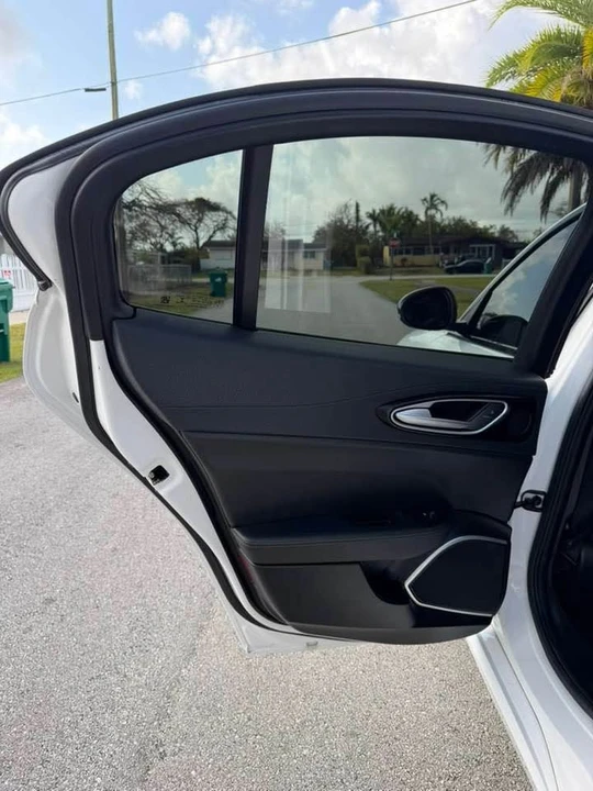 2018 Alfa Romeo Giulia - Image 12 of 17