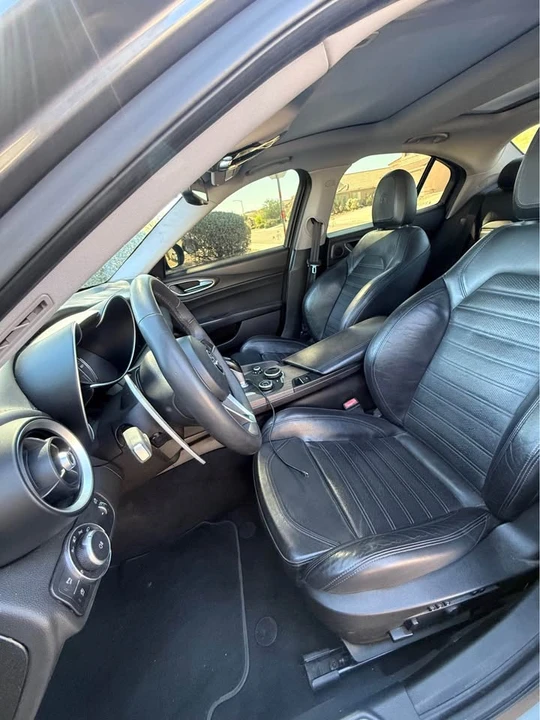 2018 Alfa Romeo Giulia - Image 10 of 13