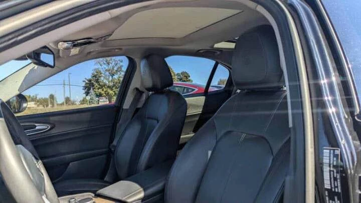2018 Alfa Romeo Giulia - Image 11 of 16