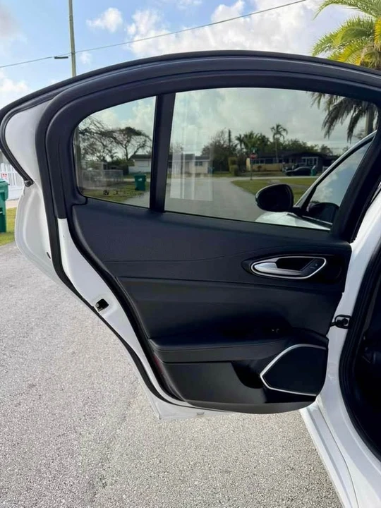 2018 Alfa Romeo Giulia - Image 12 of 17