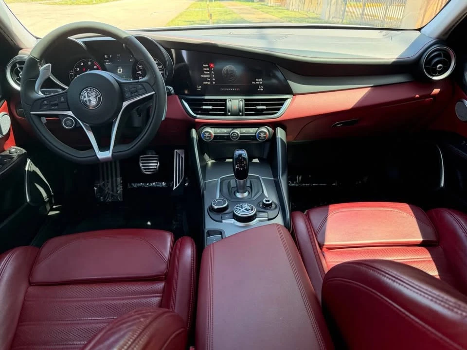 2018 Alfa Romeo Giulia - Image 17 of 20