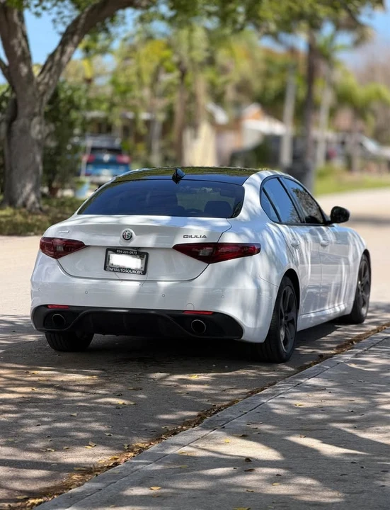 2018 Alfa Romeo Giulia - Image 2 of 11