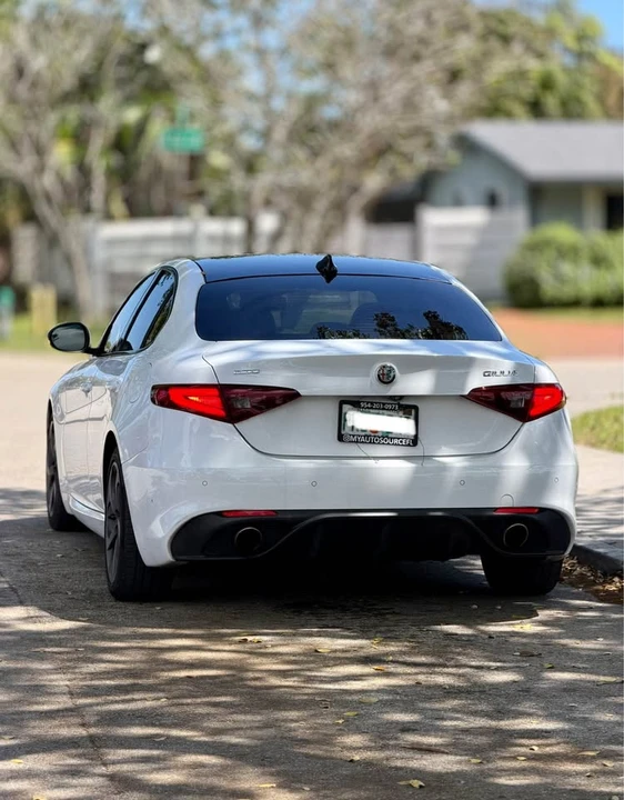 2018 Alfa Romeo Giulia - Image 10 of 11