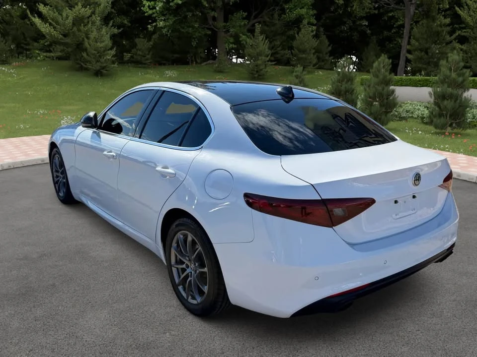 2018 Alfa Romeo Giulia - Image 11 of 20