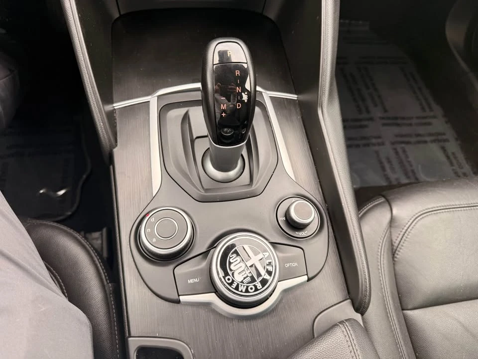 2018 Alfa Romeo Giulia - Image 14 of 17