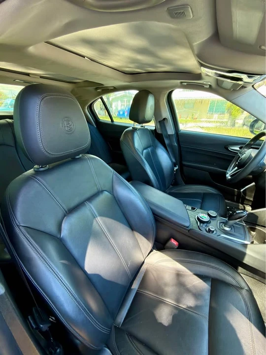 2018 Alfa Romeo Giulia - Image 6 of 11