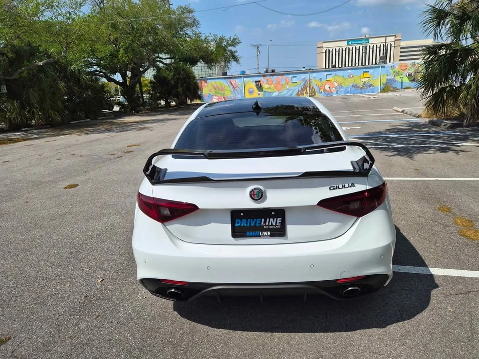2018 Alfa Romeo Giulia - Image 13 of 16