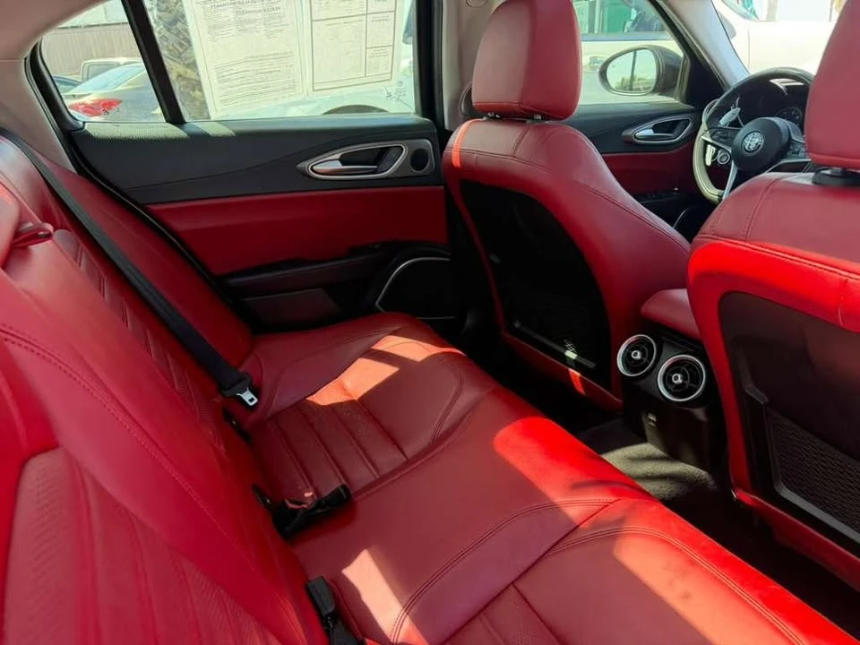 2018 Alfa Romeo Giulia - Image 9 of 14