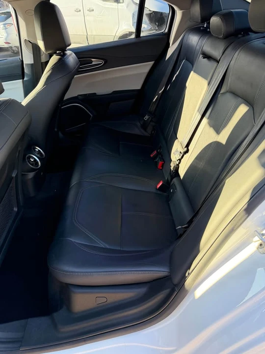2018 Alfa Romeo Giulia - Image 17 of 20