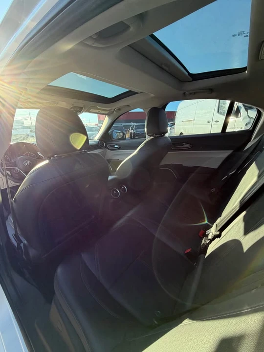 2018 Alfa Romeo Giulia - Image 14 of 20