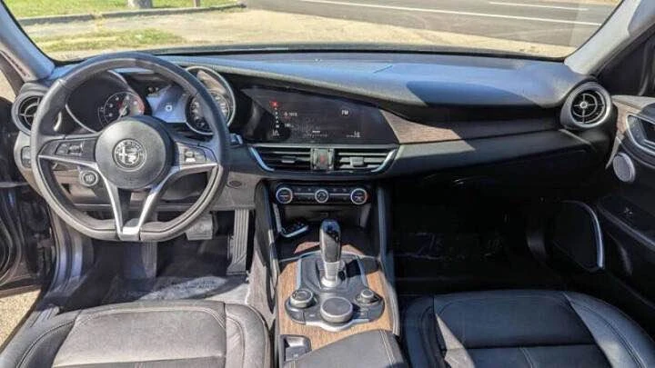 2018 Alfa Romeo Giulia - Image 12 of 16