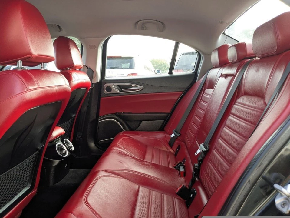 2018 Alfa Romeo Giulia - Image 10 of 20