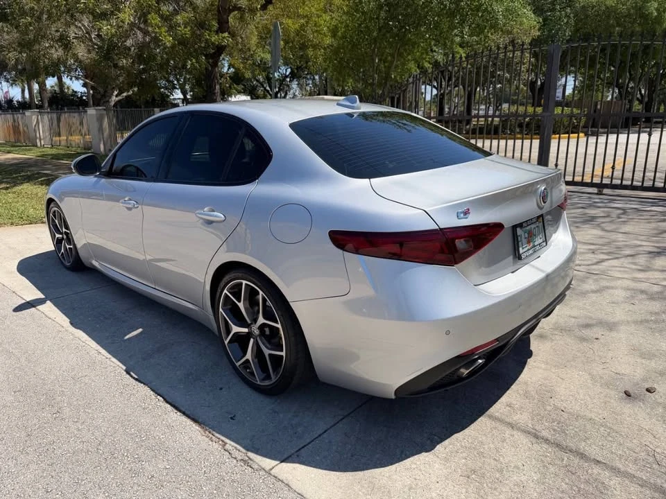 2018 Alfa Romeo Giulia - Image 10 of 20