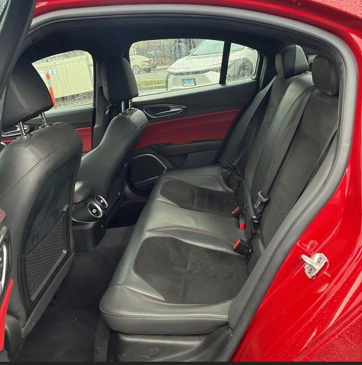 2018 Alfa Romeo Giulia - Image 7 of 8