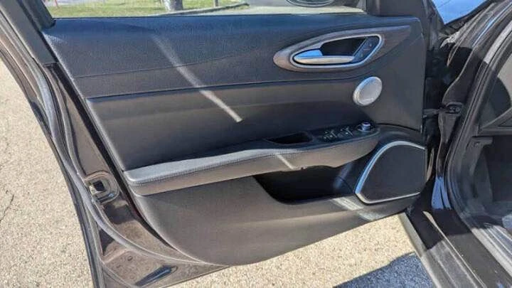 2018 Alfa Romeo Giulia - Image 13 of 16