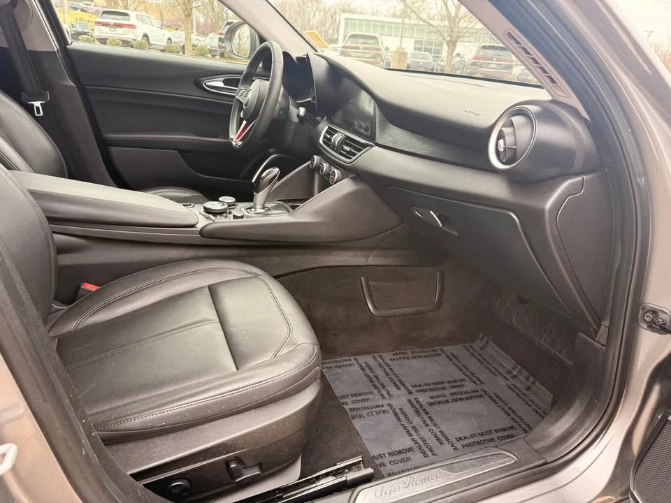 2018 Alfa Romeo Giulia - Image 9 of 17