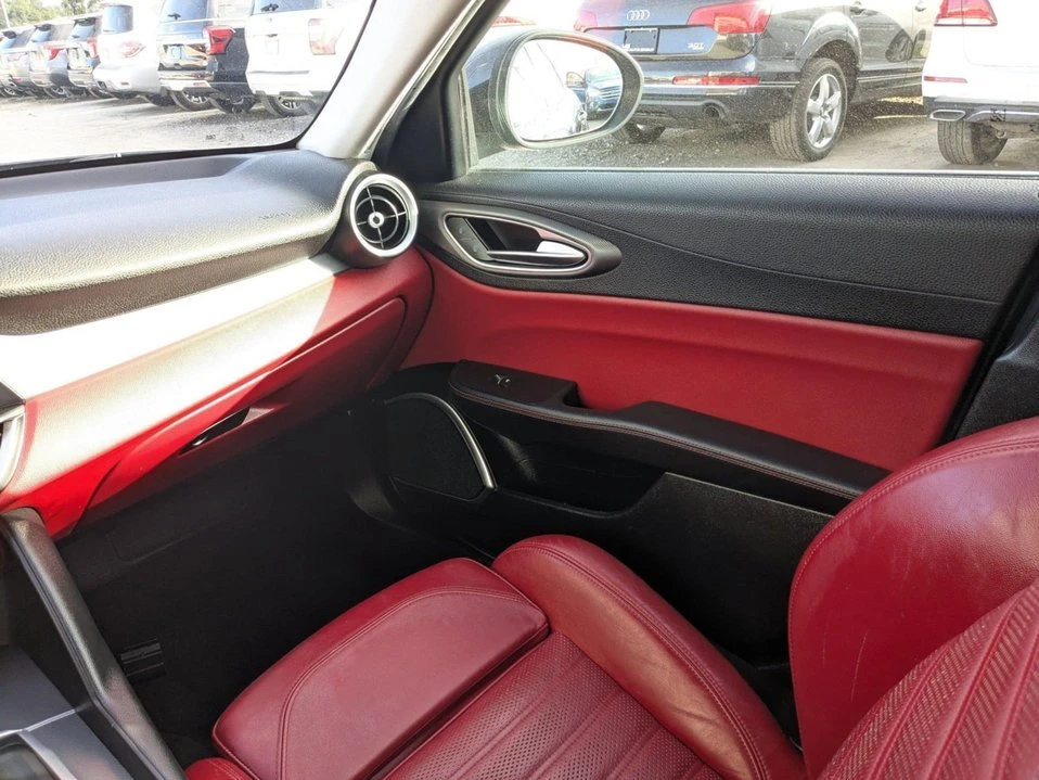2018 Alfa Romeo Giulia - Image 12 of 20