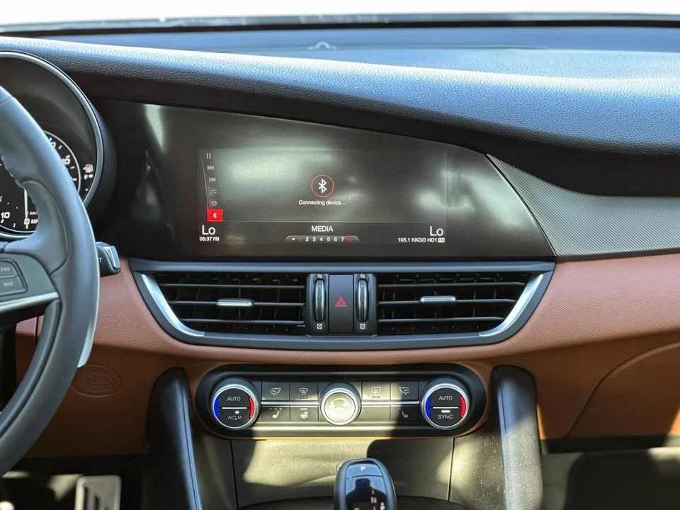 2018 Alfa Romeo Giulia - Image 17 of 19