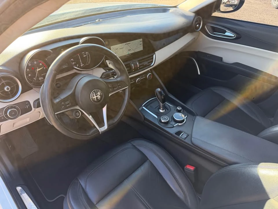 2018 Alfa Romeo Giulia - Image 13 of 20
