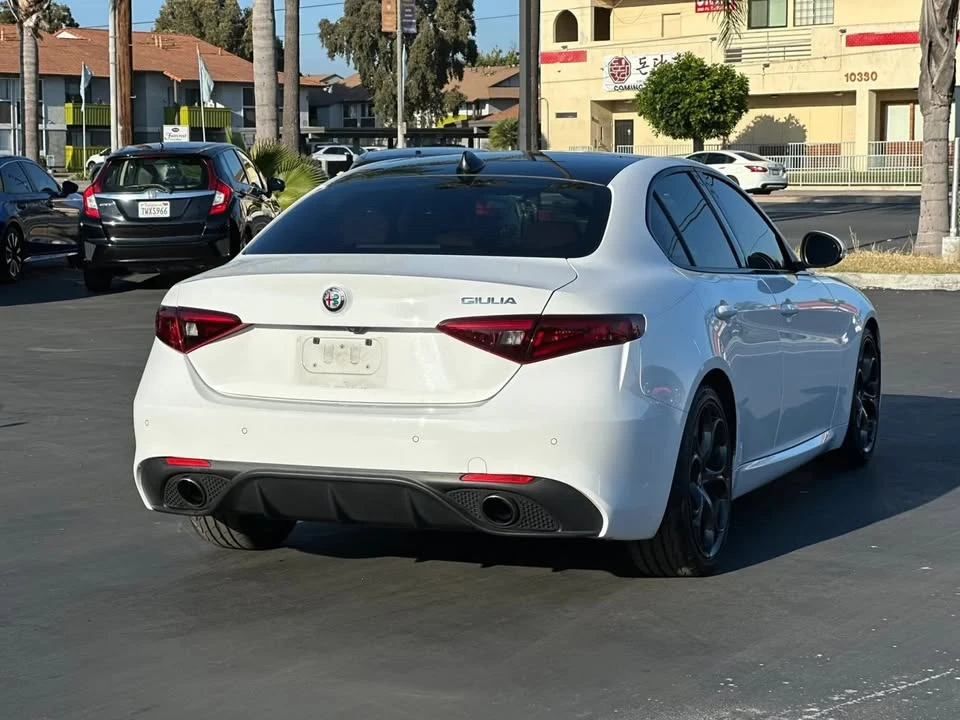 2018 Alfa Romeo Giulia - Image 7 of 19