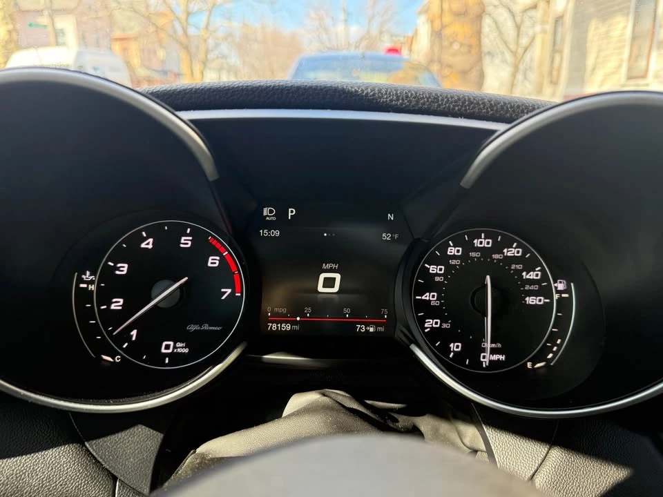2018 Alfa Romeo Giulia - Image 9 of 18