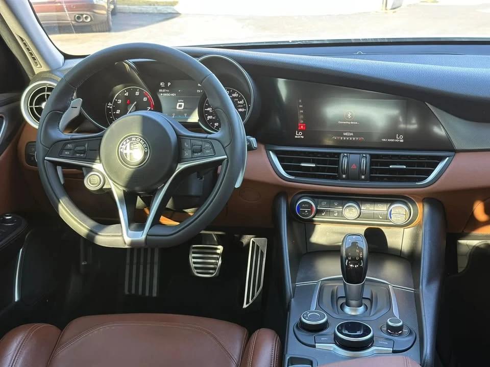 2018 Alfa Romeo Giulia - Image 14 of 19