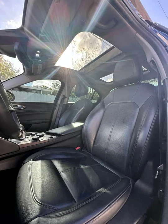 2018 Alfa Romeo Giulia - Image 11 of 17