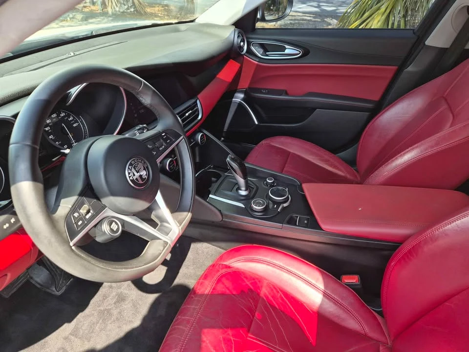 2018 Alfa Romeo Giulia - Image 9 of 16