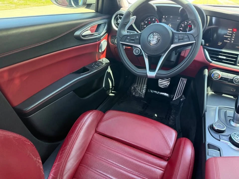 2018 Alfa Romeo Giulia - Image 19 of 20