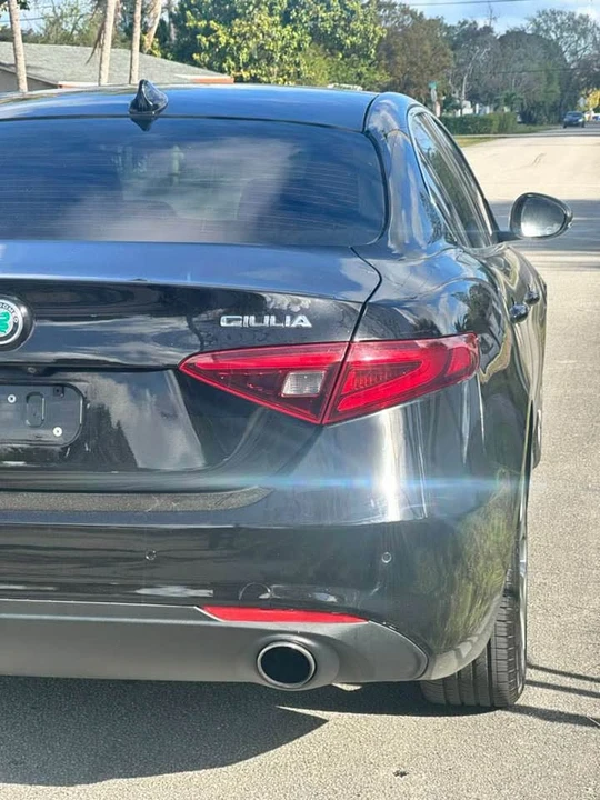 2018 Alfa Romeo Giulia - Image 8 of 17