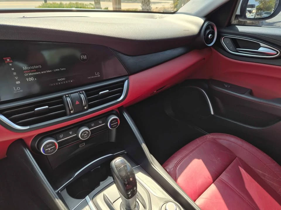 2018 Alfa Romeo Giulia - Image 15 of 16