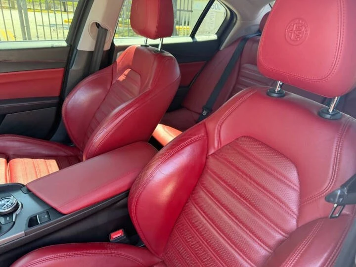 2018 Alfa Romeo Giulia - Image 12 of 18