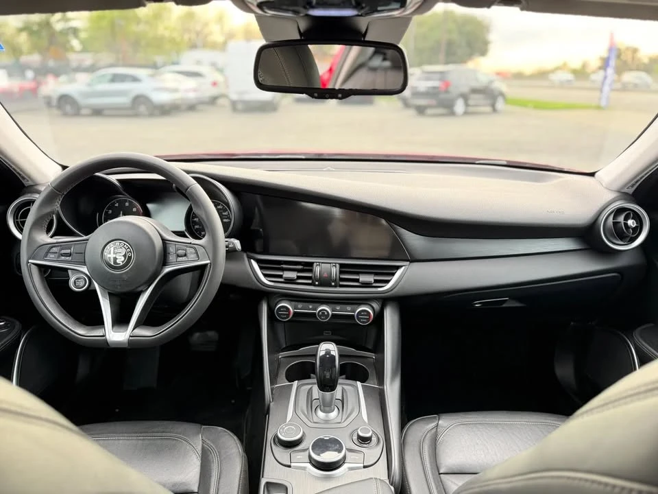 2018 Alfa Romeo Giulia - Image 12 of 15
