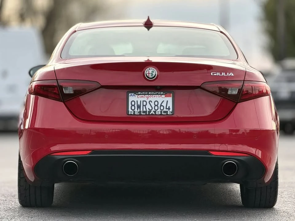 2018 Alfa Romeo Giulia - Image 5 of 15