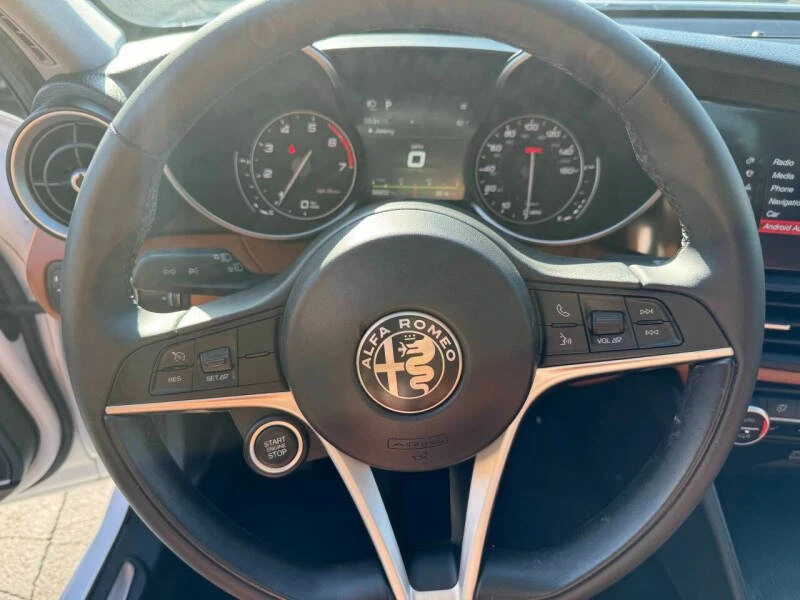 2018 Alfa Romeo Giulia - Image 13 of 20