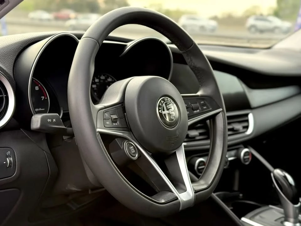 2018 Alfa Romeo Giulia - Image 9 of 15