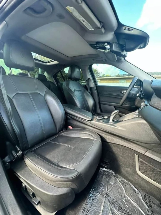 2018 Alfa Romeo Giulia - Image 13 of 17