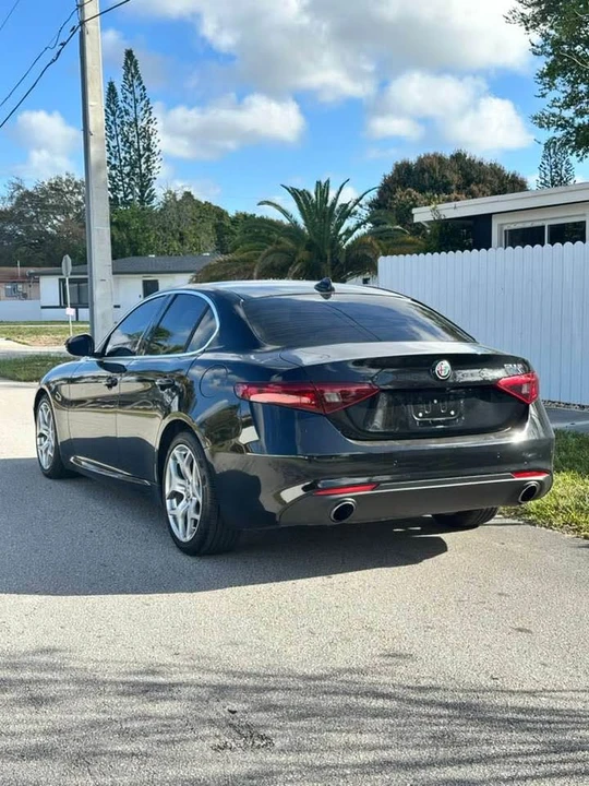 2018 Alfa Romeo Giulia - Image 7 of 17