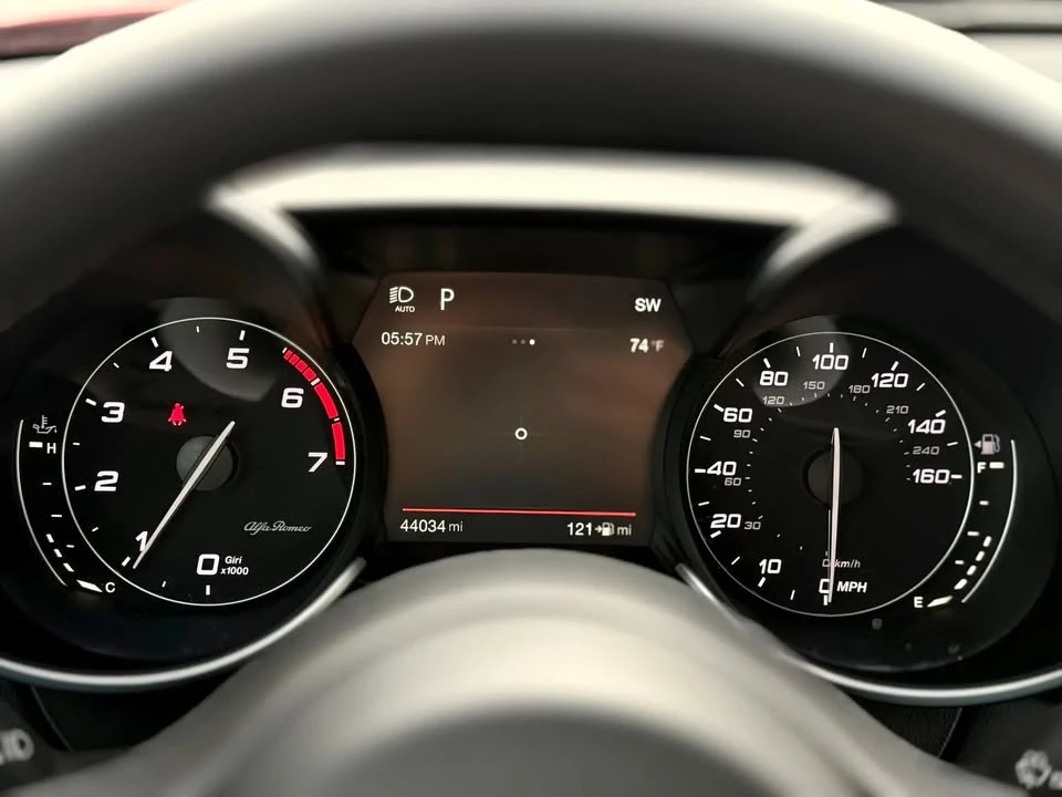2018 Alfa Romeo Giulia - Image 15 of 15