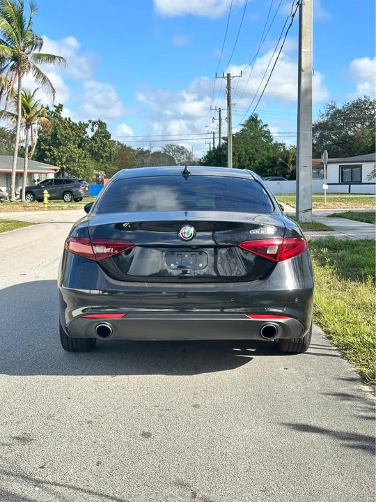 2018 Alfa Romeo Giulia - Image 9 of 17